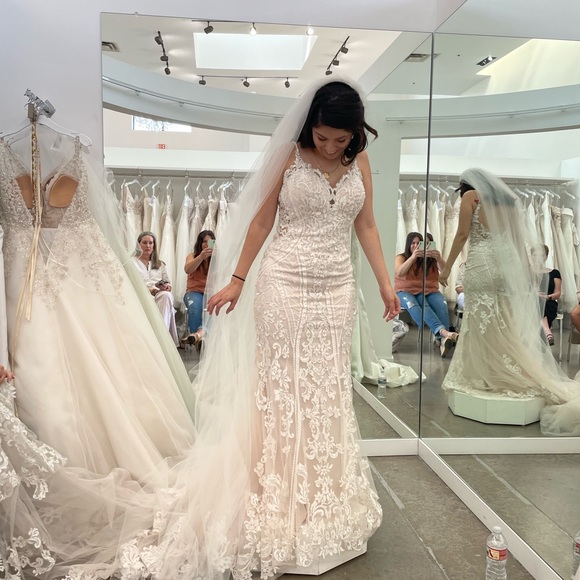 NEW! NEVER USED
CT278
EDDY K COUTURE
IVORY/CHAMPAGNE/ALMOND IN SIZE 10 - Picture 2 of 7